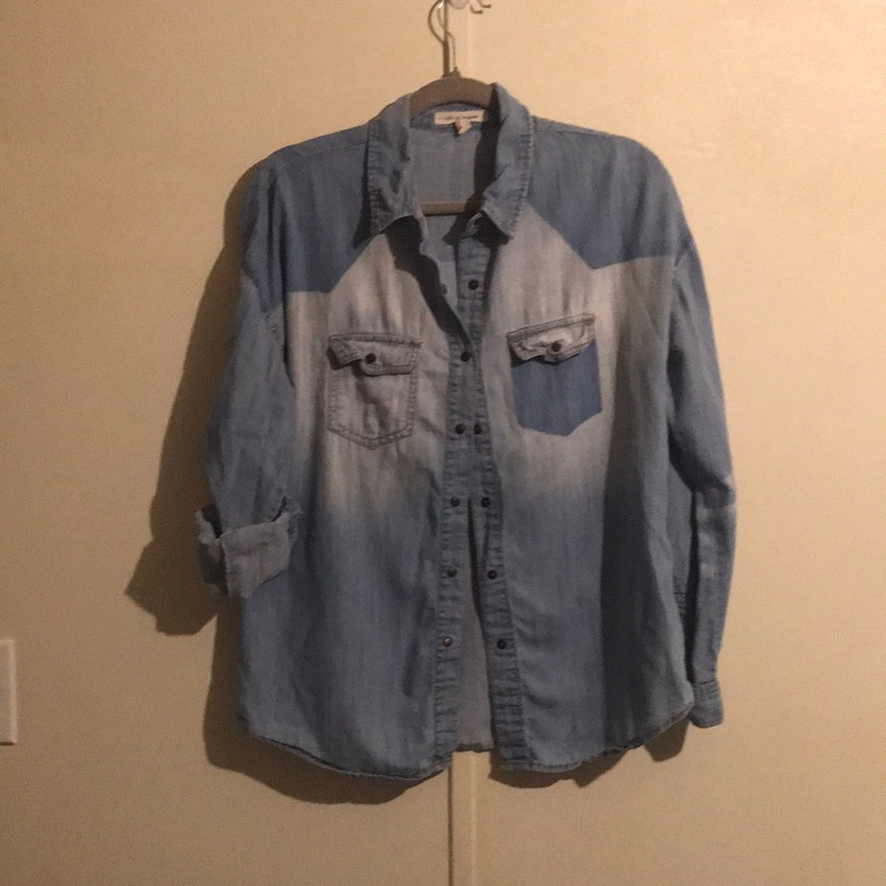 Life in progress blue chambray  button up 👕